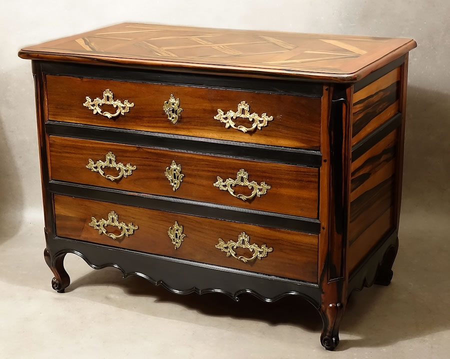 Commode de port Louis XV en ébène royale  palo santo et acajou de La Rochelle